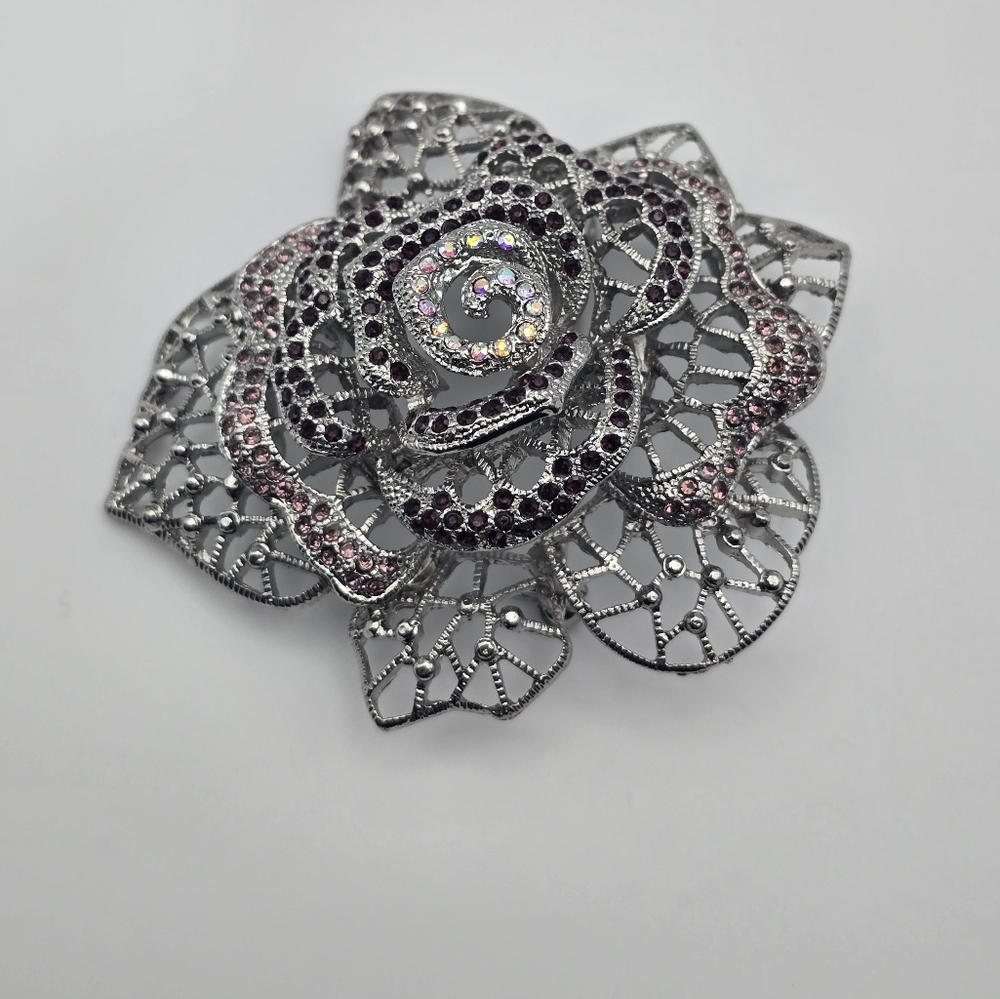 Vintage Silver Flower Brooch with Sparkly Rhinestones.